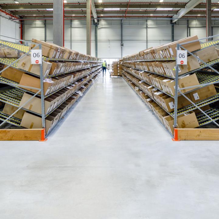 Étagères dynamiques colis